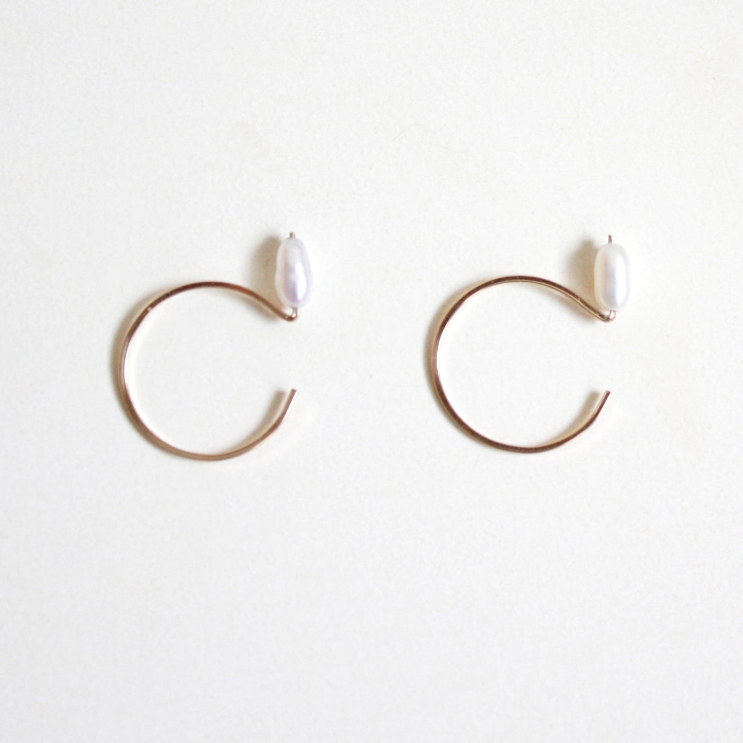 Pearl Threader Earrings - Circle Shape