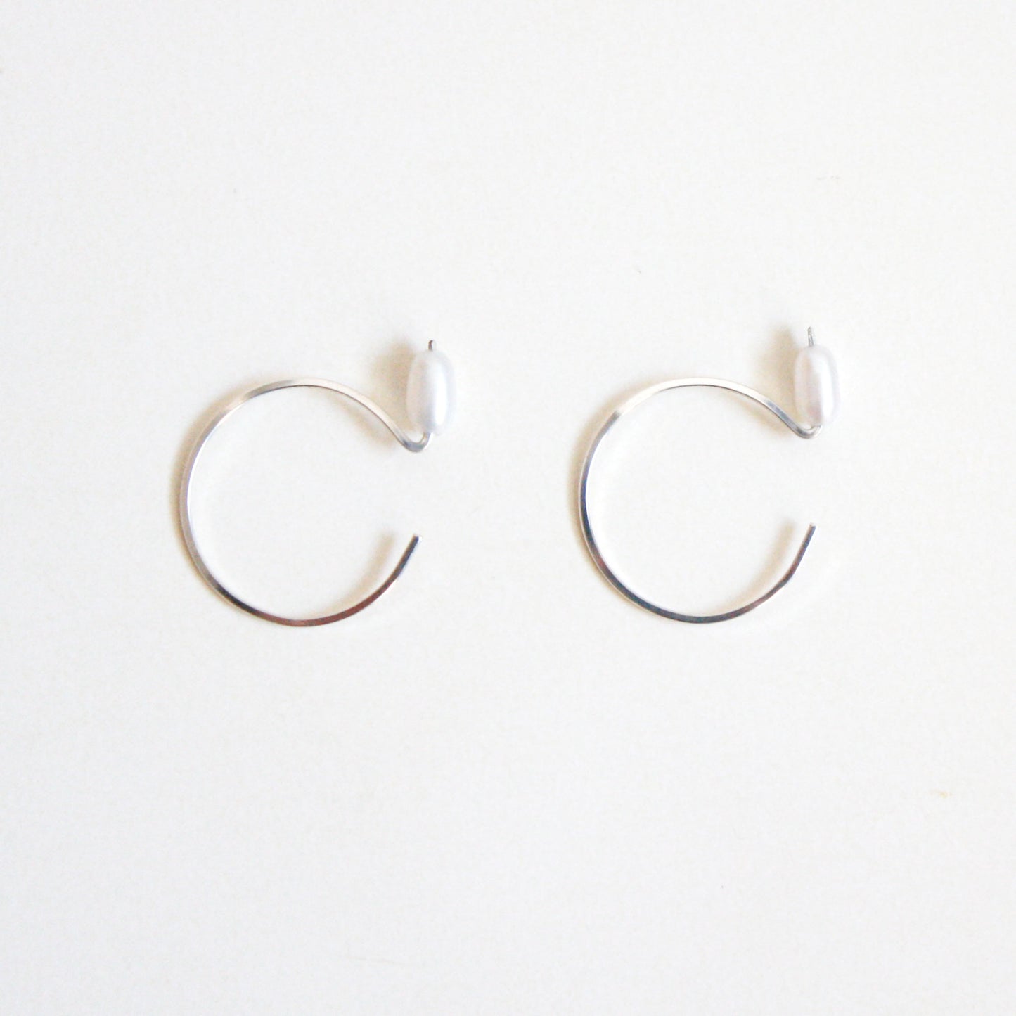 Pearl Threader Earrings - Circle Shape