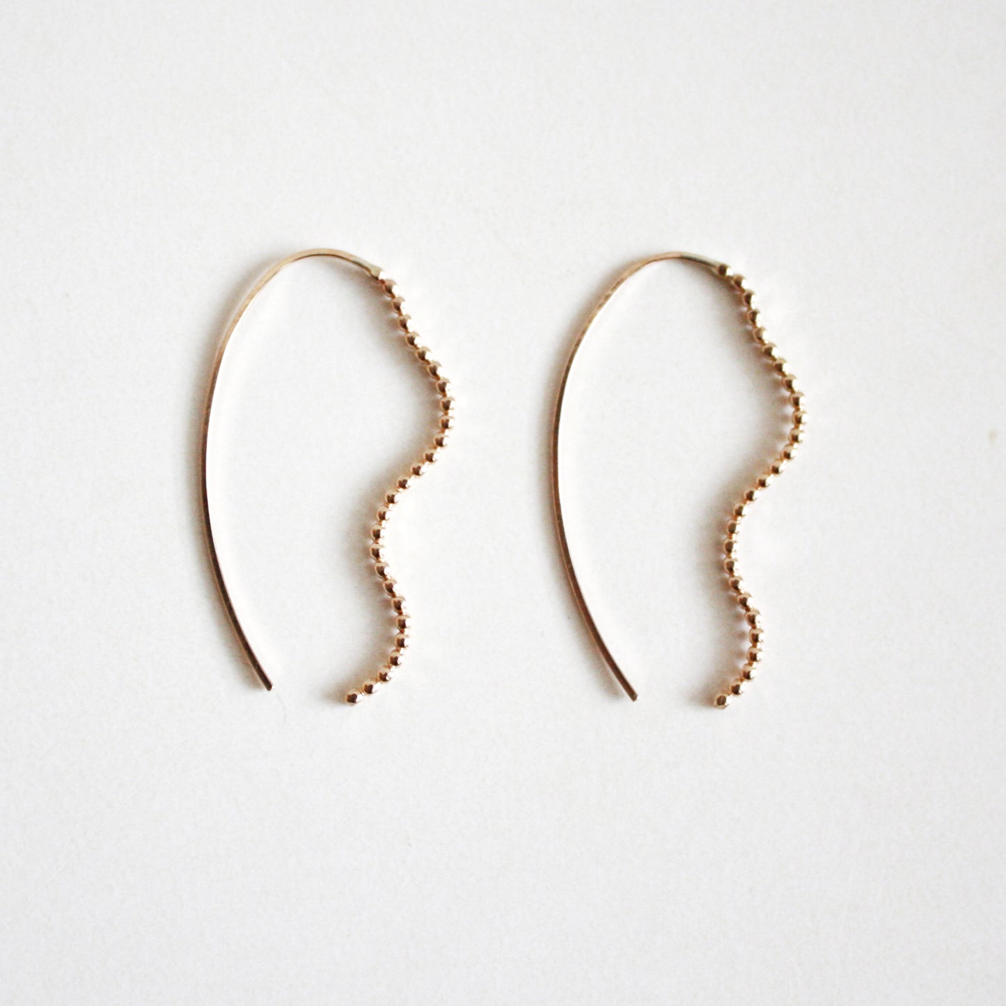 beaded wavy threader earrings